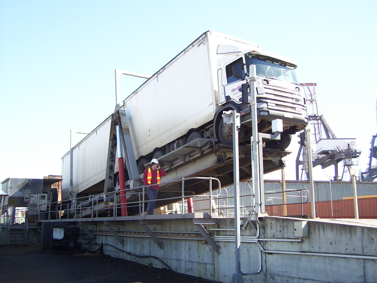 Delhoist Truck Tipper